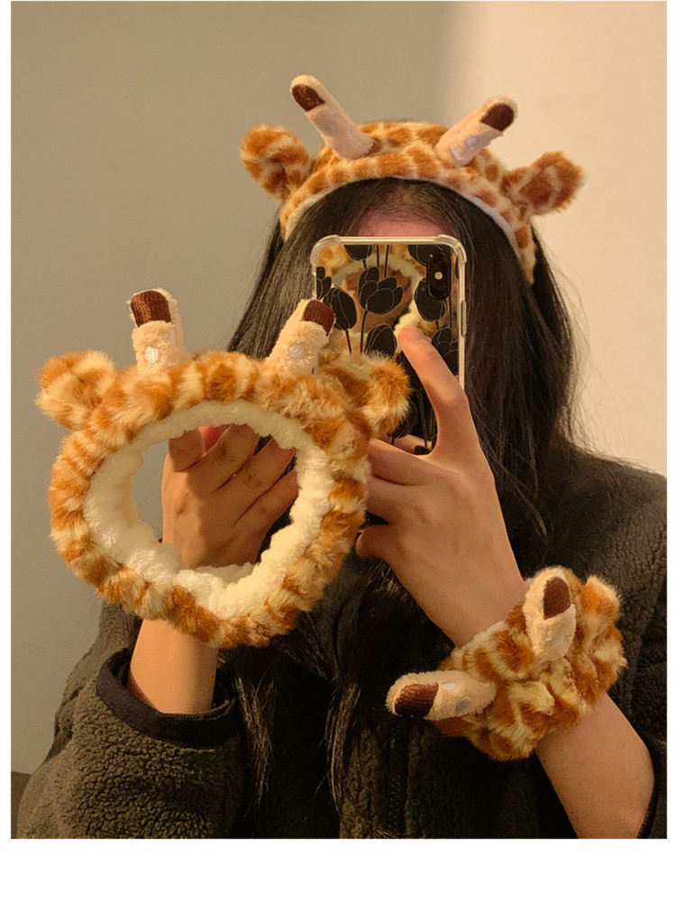 Cartoon Giraffe Cute Plush Bat - đánh giá và giá Skincare Animate