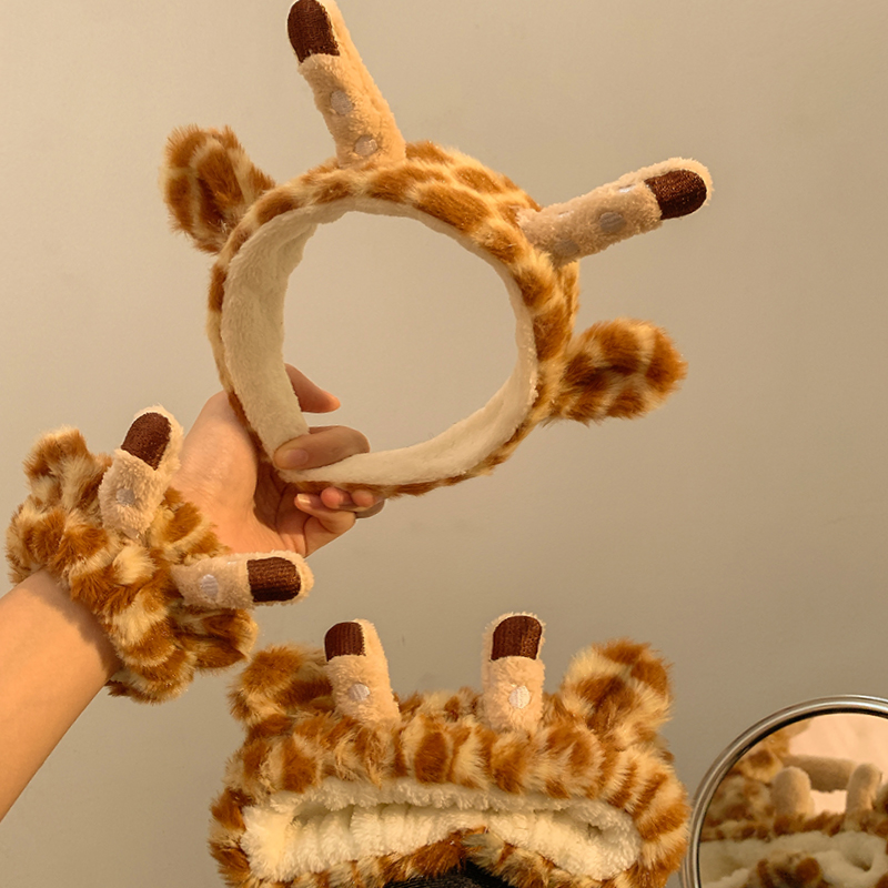 Cartoon Giraffe Cute Plush Bat - đánh giá và giá Skincare Animate