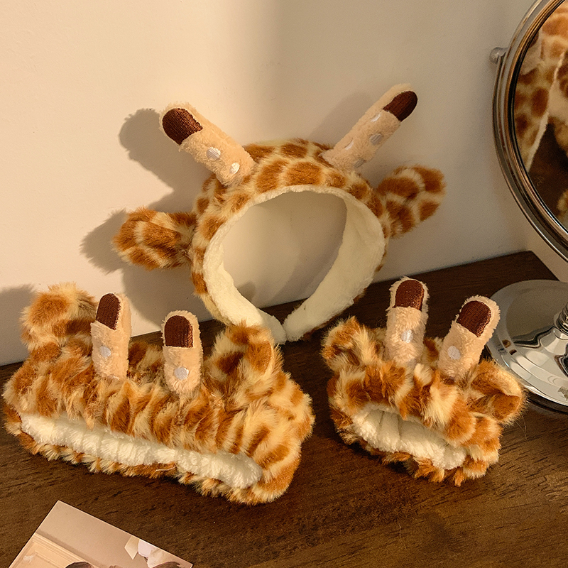Cartoon Giraffe Cute Plush Bat - đánh giá và giá Skincare Animate