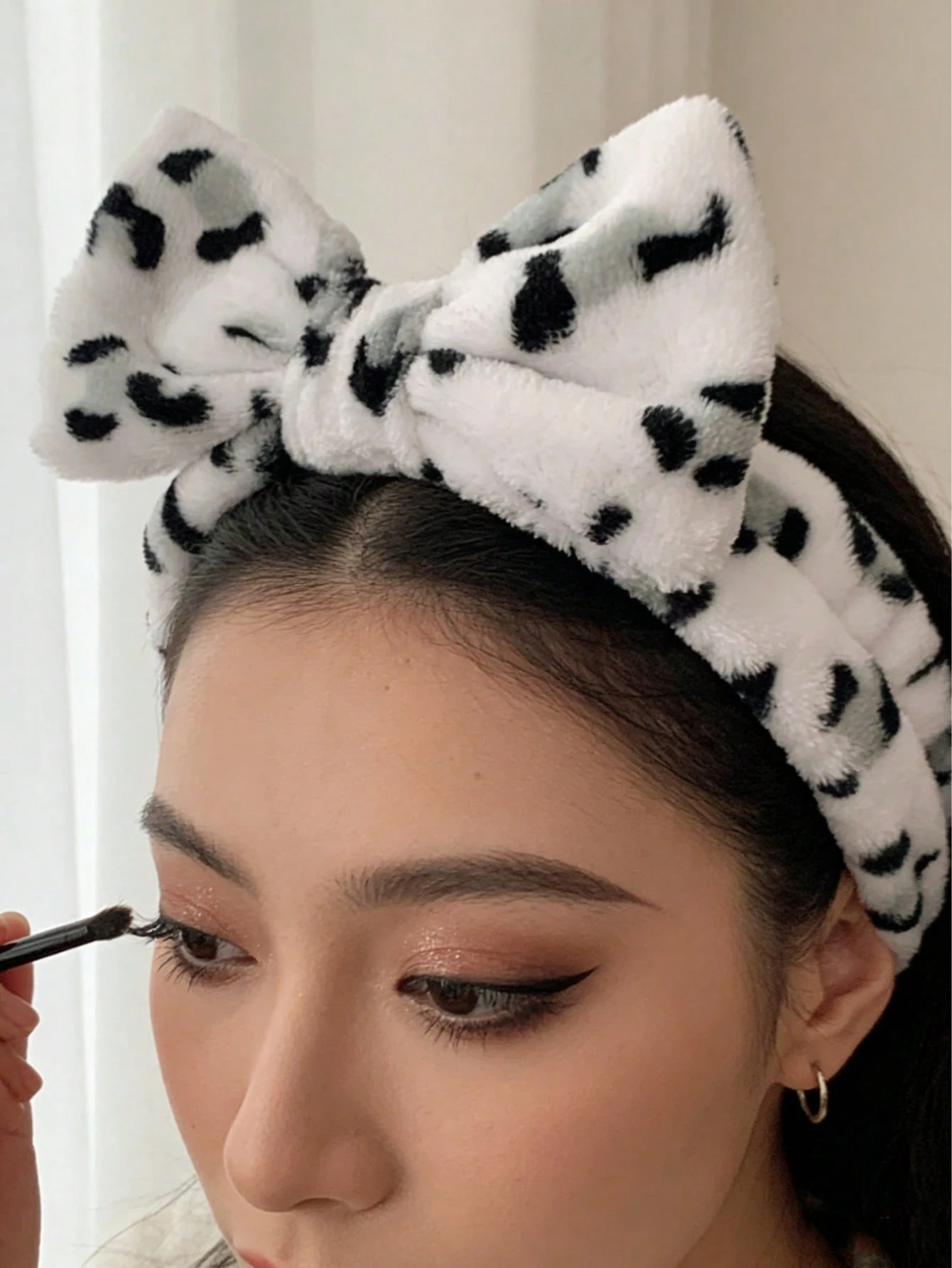 White Black Leopard Print Bow  - đánh giá và giá Skincare Animate